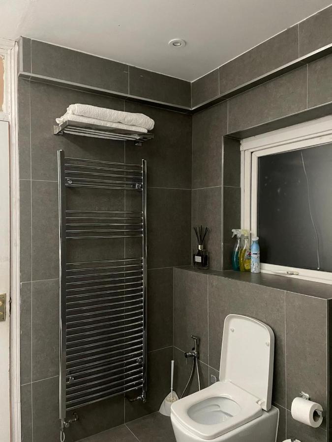 Balham, South London Spacious Guest House 5, 6 Rooms Available Zewnętrze zdjęcie